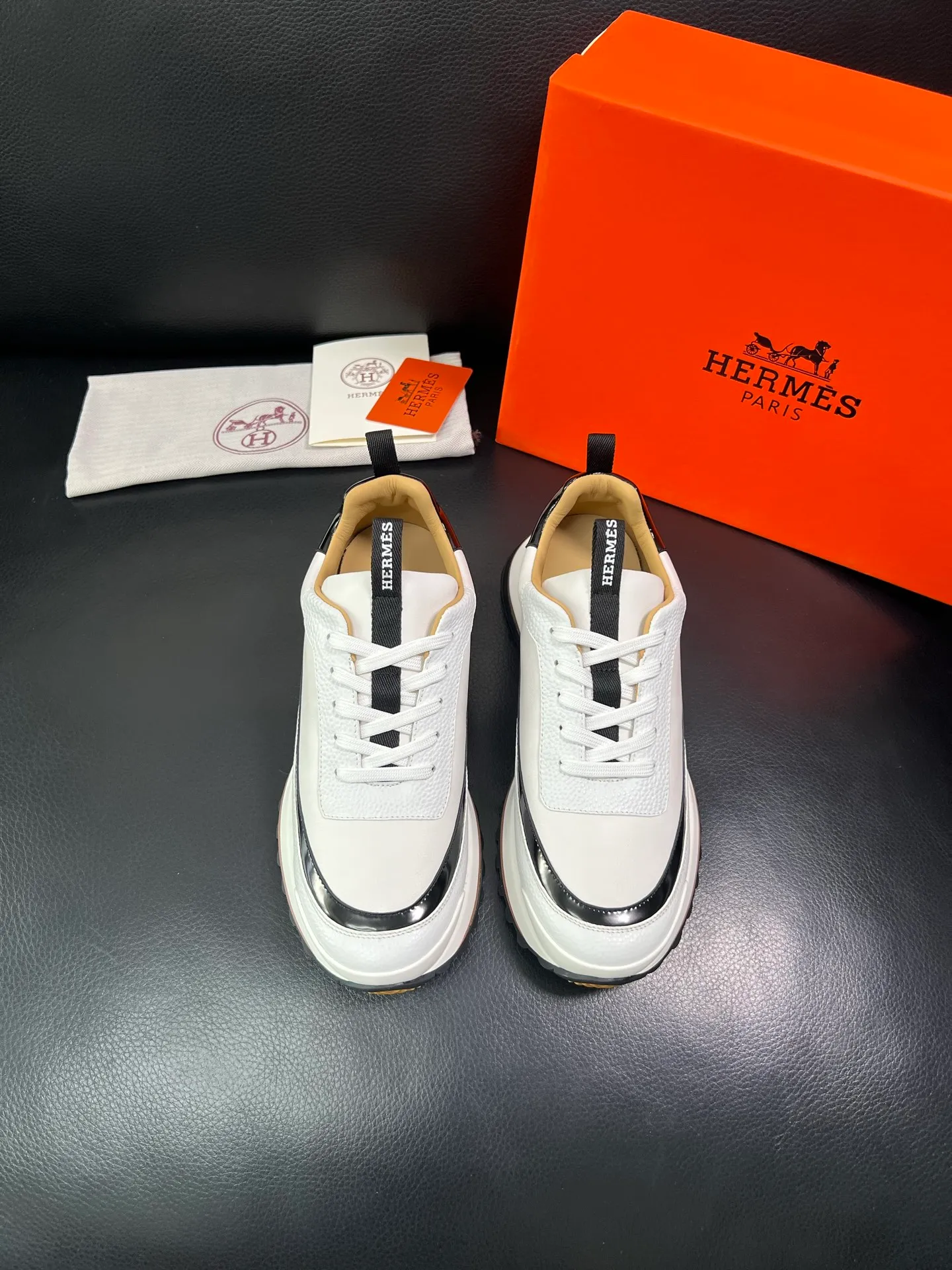 Men's shoes 💰800 Hermes top purchasing Hermes counters are on sale simultaneously with original factory configuration, original cowhide fabrics imported from Italy, high-quality splicing technology, fully imported water-dyed cowhide linings, soles: original soles specially provided by the factory are super comfortable, the original factory follows the order and high quality, you can enter and exit the counter at will, welcome to compare at the counter, code number 39-44 (customized 38 45) 85863